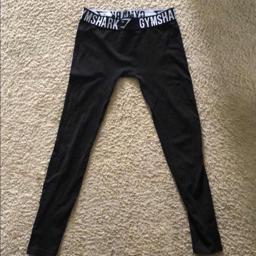 Gym shark leggings